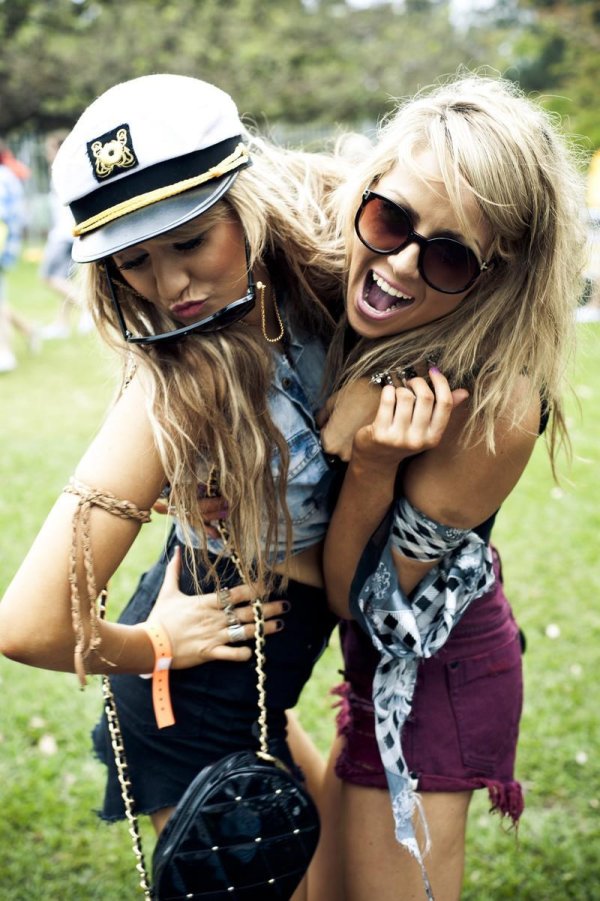 Две подруги