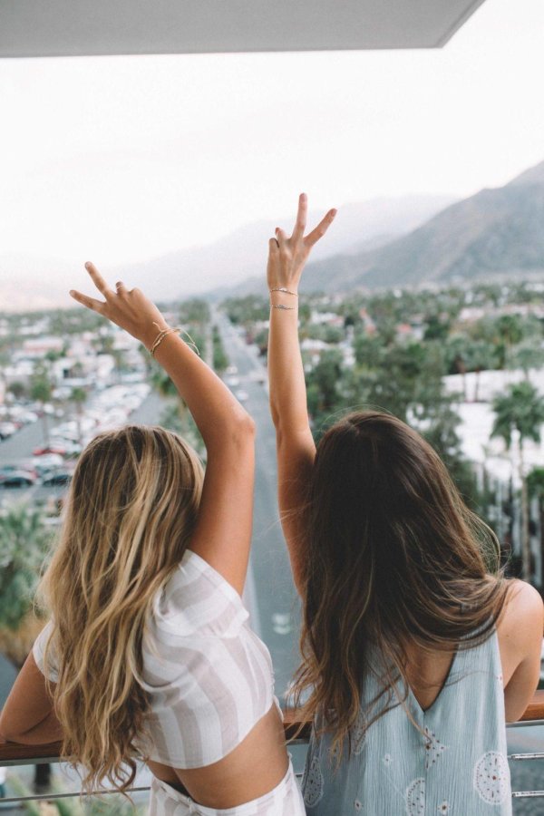 Две подруги