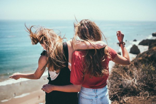 Две подруги