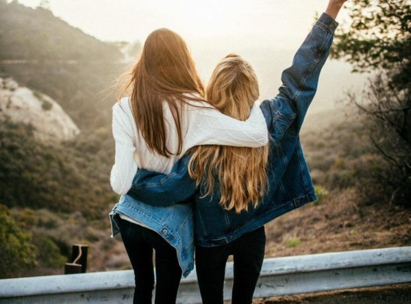 Две подруги