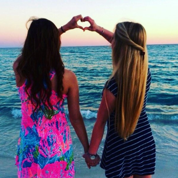 Две подруги