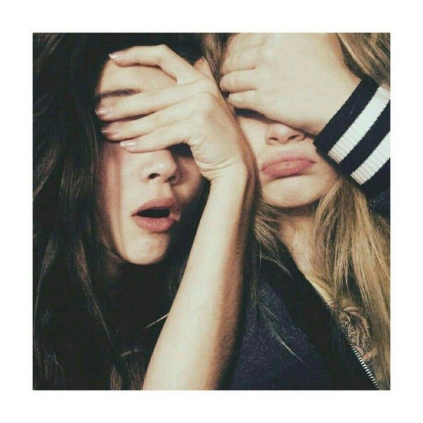 Две подруги