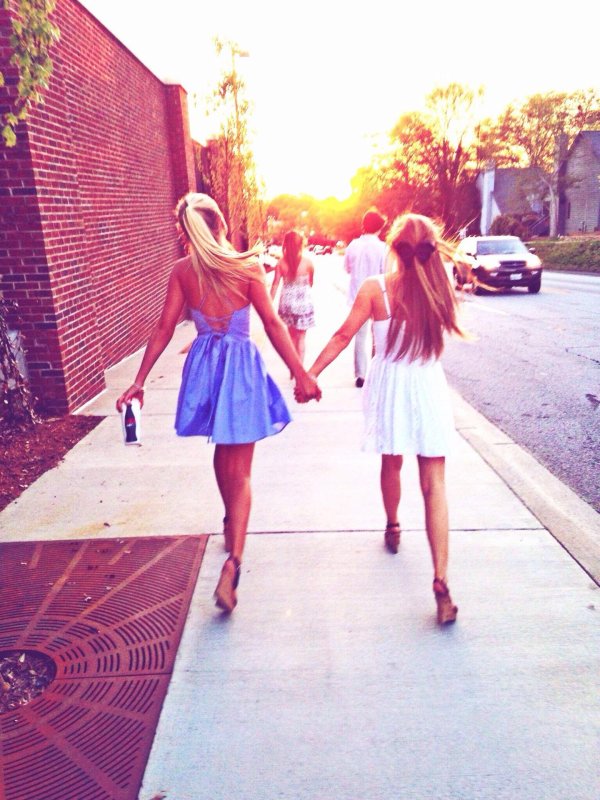 Две подруги