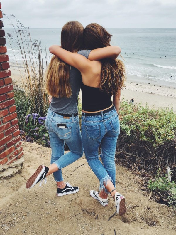 Две подруги