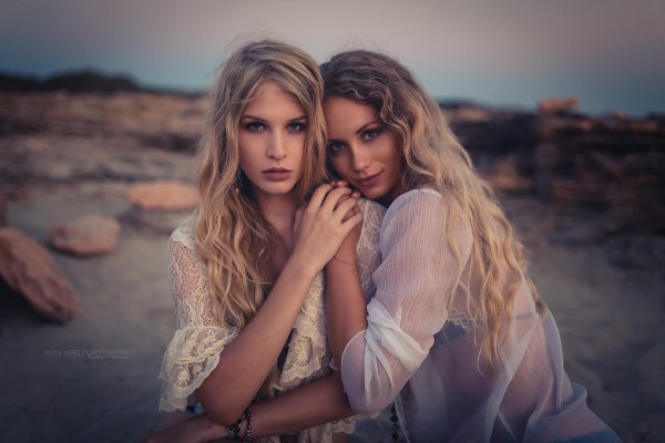 Две подруги