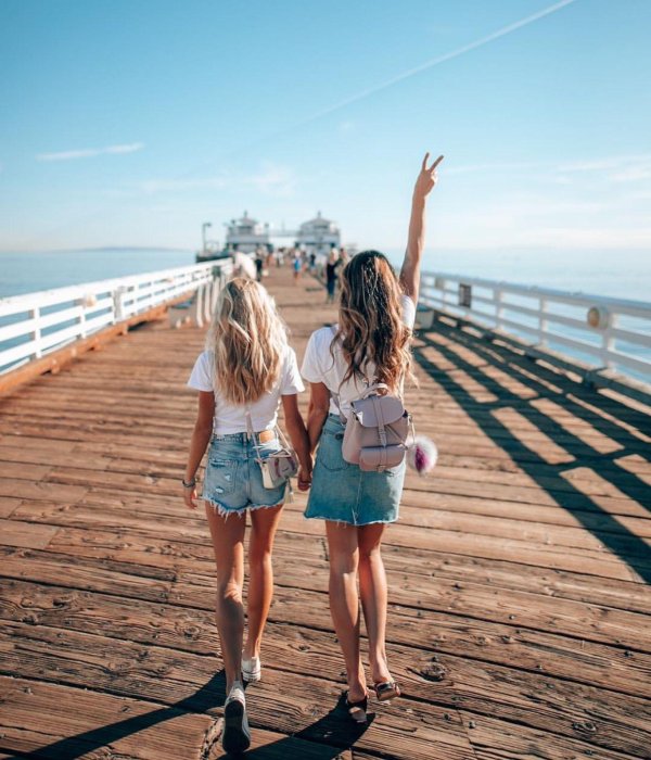 Две подруги