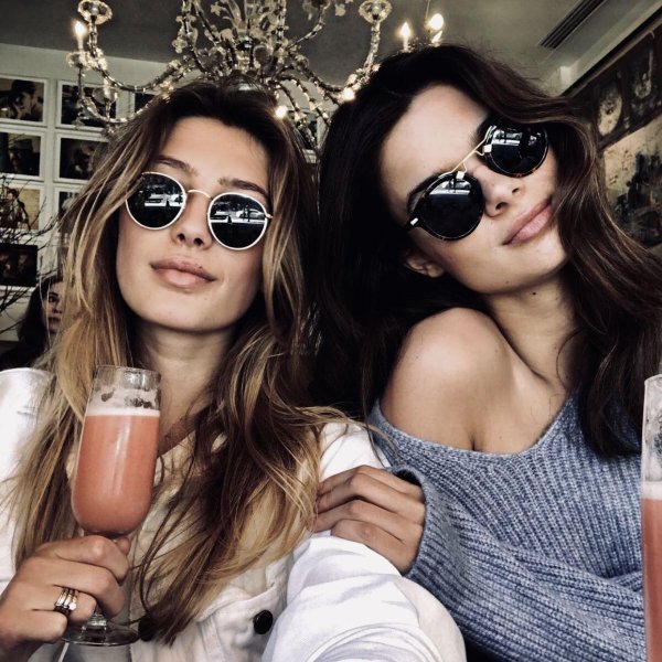 Две подруги