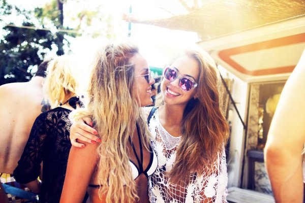 Две подруги