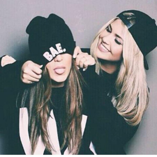 Две подруги