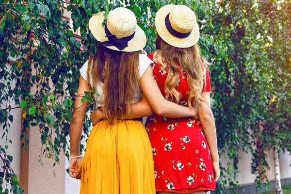 Две подруги