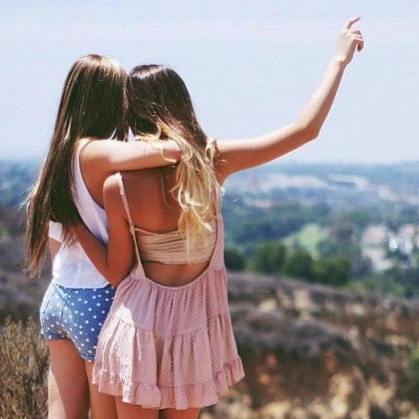 Две подруги