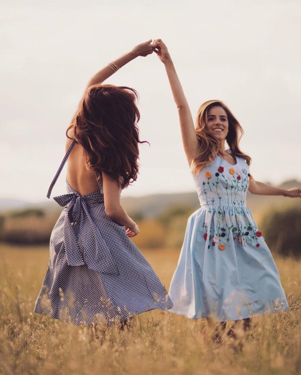 Две подруги