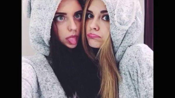 Две подруги