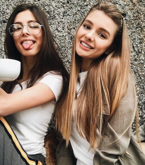 Две подруги