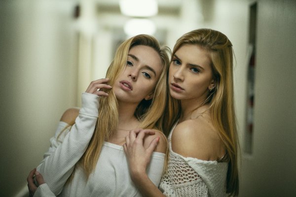 Две подруги