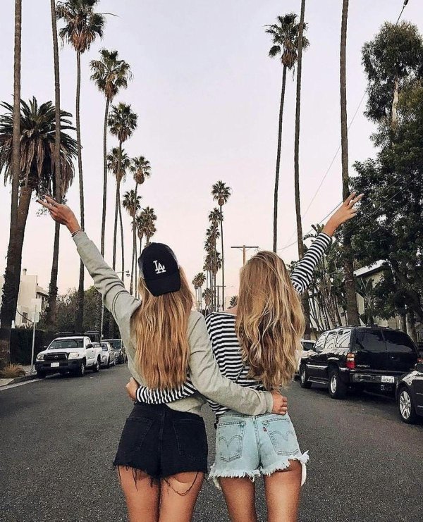 Две подруги