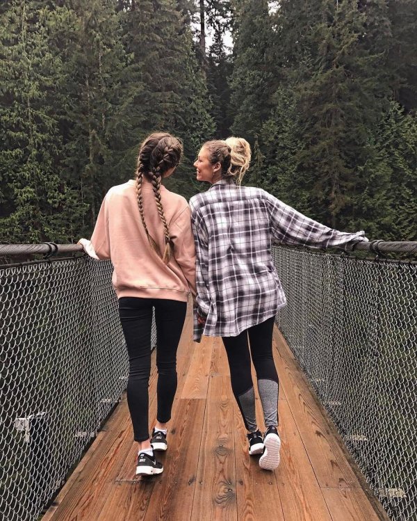 Две подруги