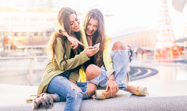 Две подруги