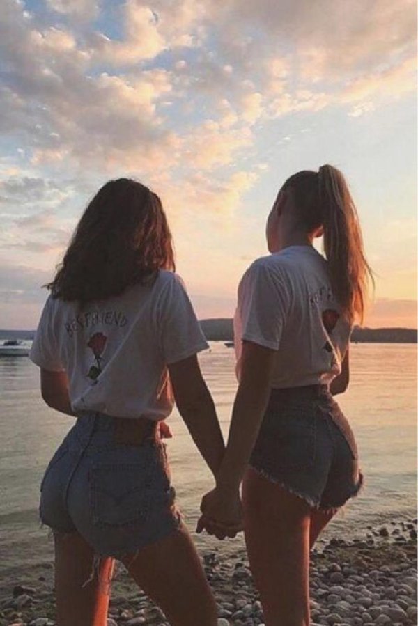 Две подруги