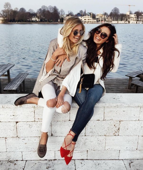 Две подруги