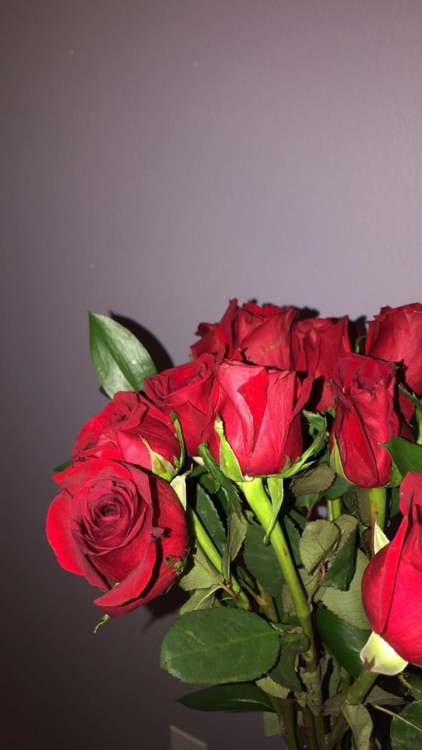 интересный букет красных цветов