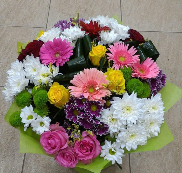 букет роза с хризантемой