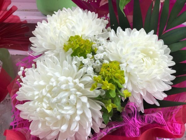 букеты с крупноголовыми хризантемами