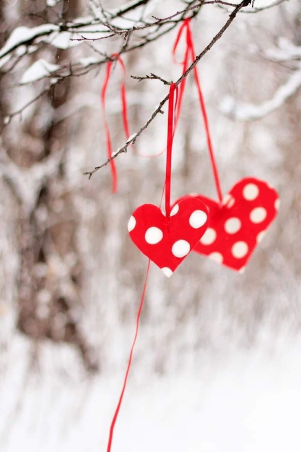 Зима с сердечком на снегу