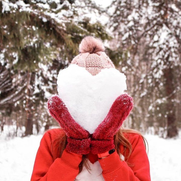 Зима с сердечком на снегу