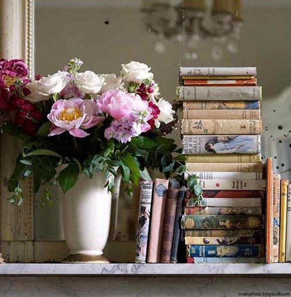 декор из книг