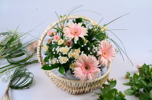 корзинка с герберами