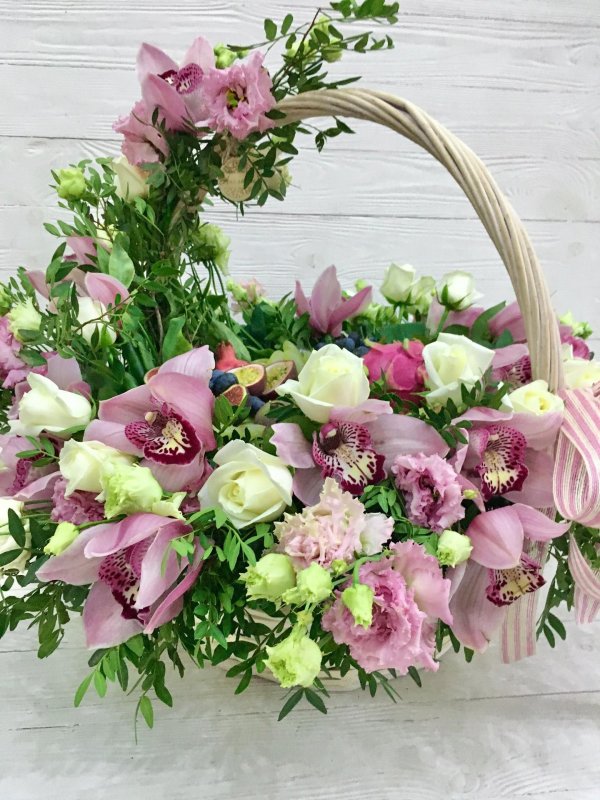 корзина с орхидеями