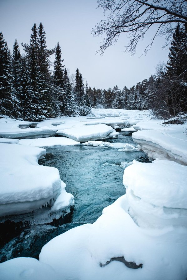 Зима река