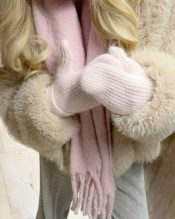 Розовая зима