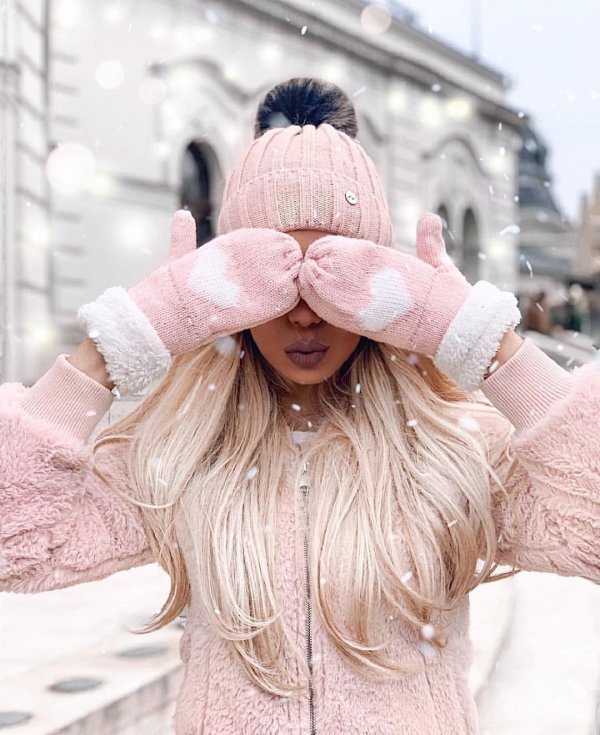 Розовая зима