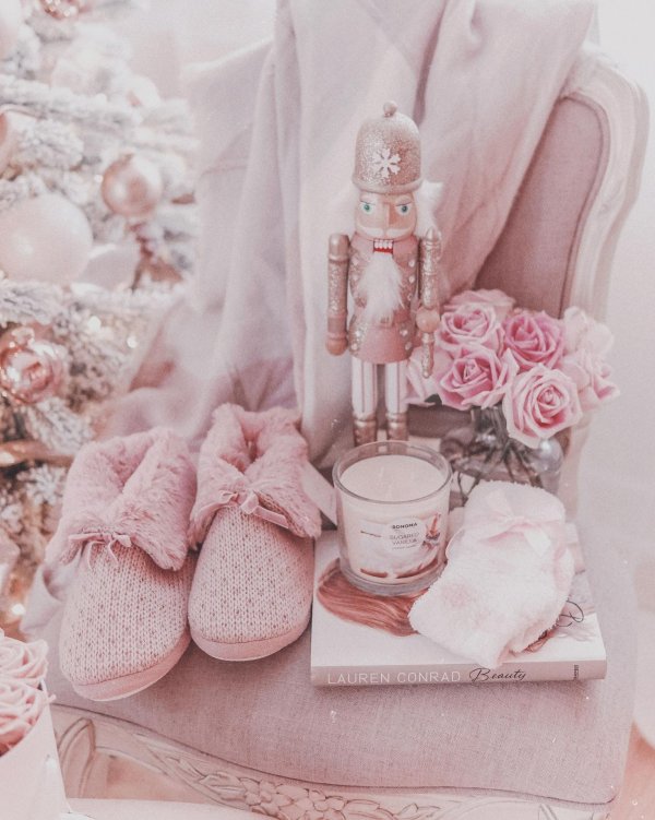 Розовая зима