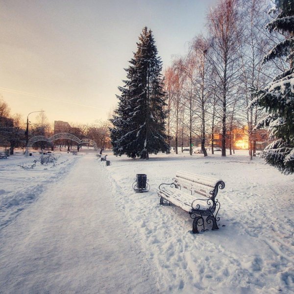 Утро зима город