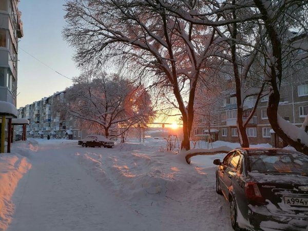 Утро зима город