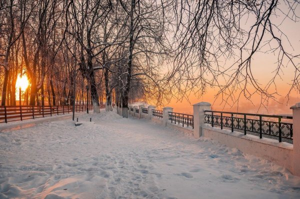 Утро зима город