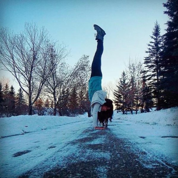 Брюнетки со спины зима