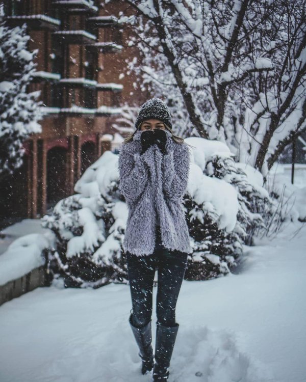 Брюнетки со спины зима