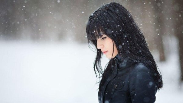 Брюнетки со спины зима