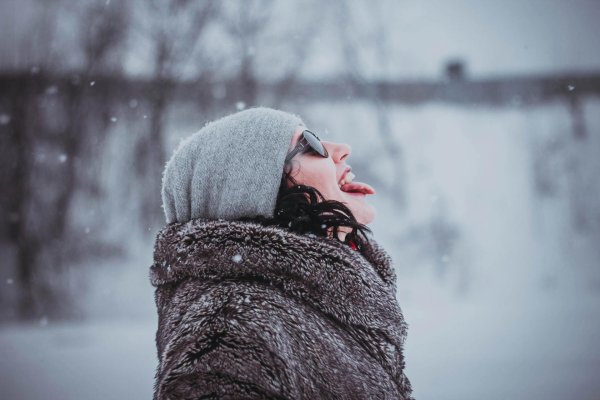 Брюнетки со спины зима