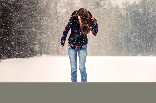 Брюнетки со спины зима