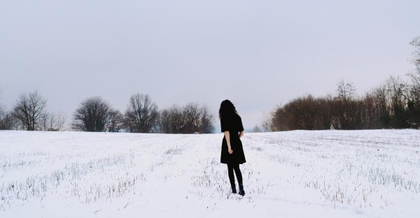 Брюнетки со спины зима