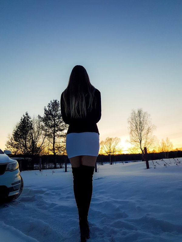 Брюнетки со спины зима