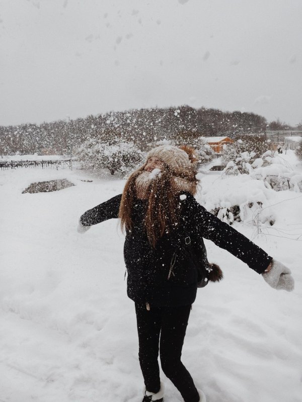 Брюнетки со спины зима