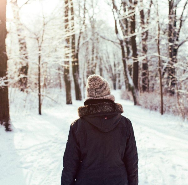 Брюнетки со спины зима