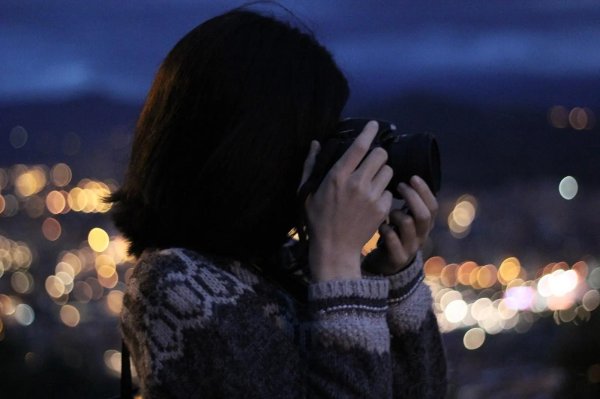 Брюнетки со спины зима