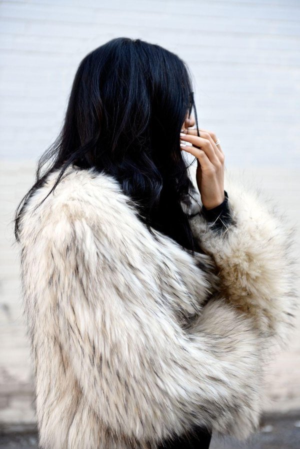 Брюнетки со спины зима